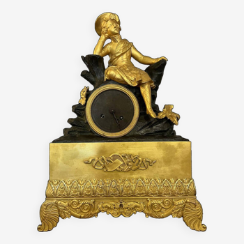 Pendule au gentilhomme en bronze a double patine époque Empire vers 1820