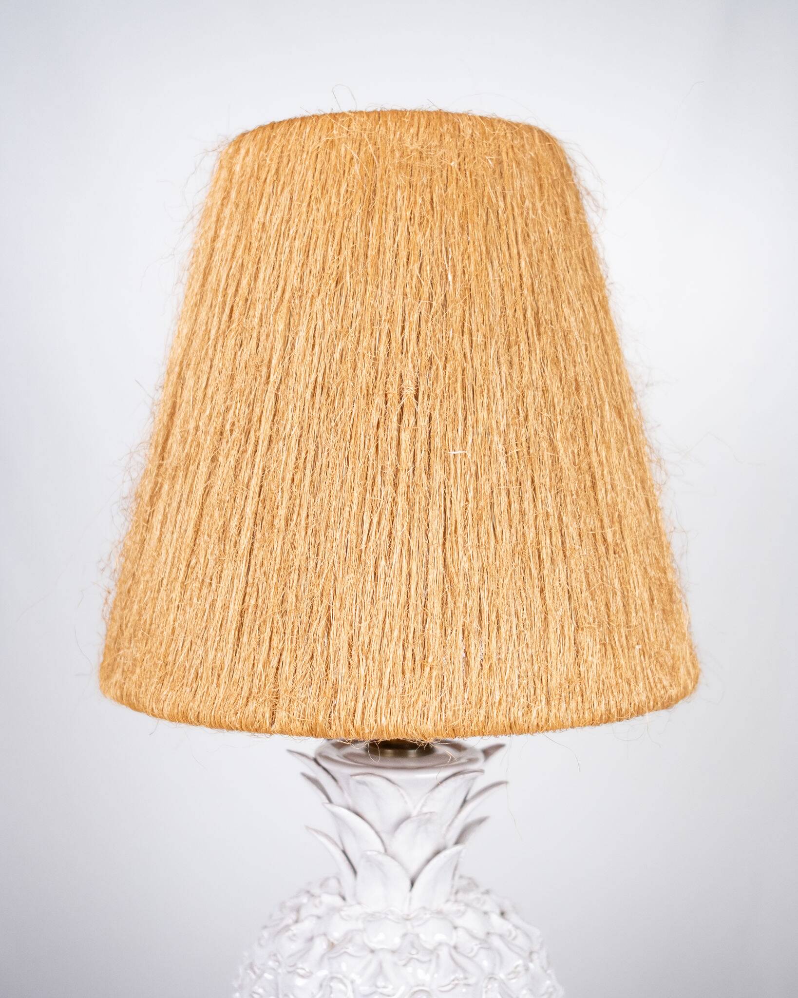 Grande lampe ananas en céramique et fibres naturelles, Italie, 1980s