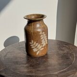 Vase en grès à motifs végétaux stylisés