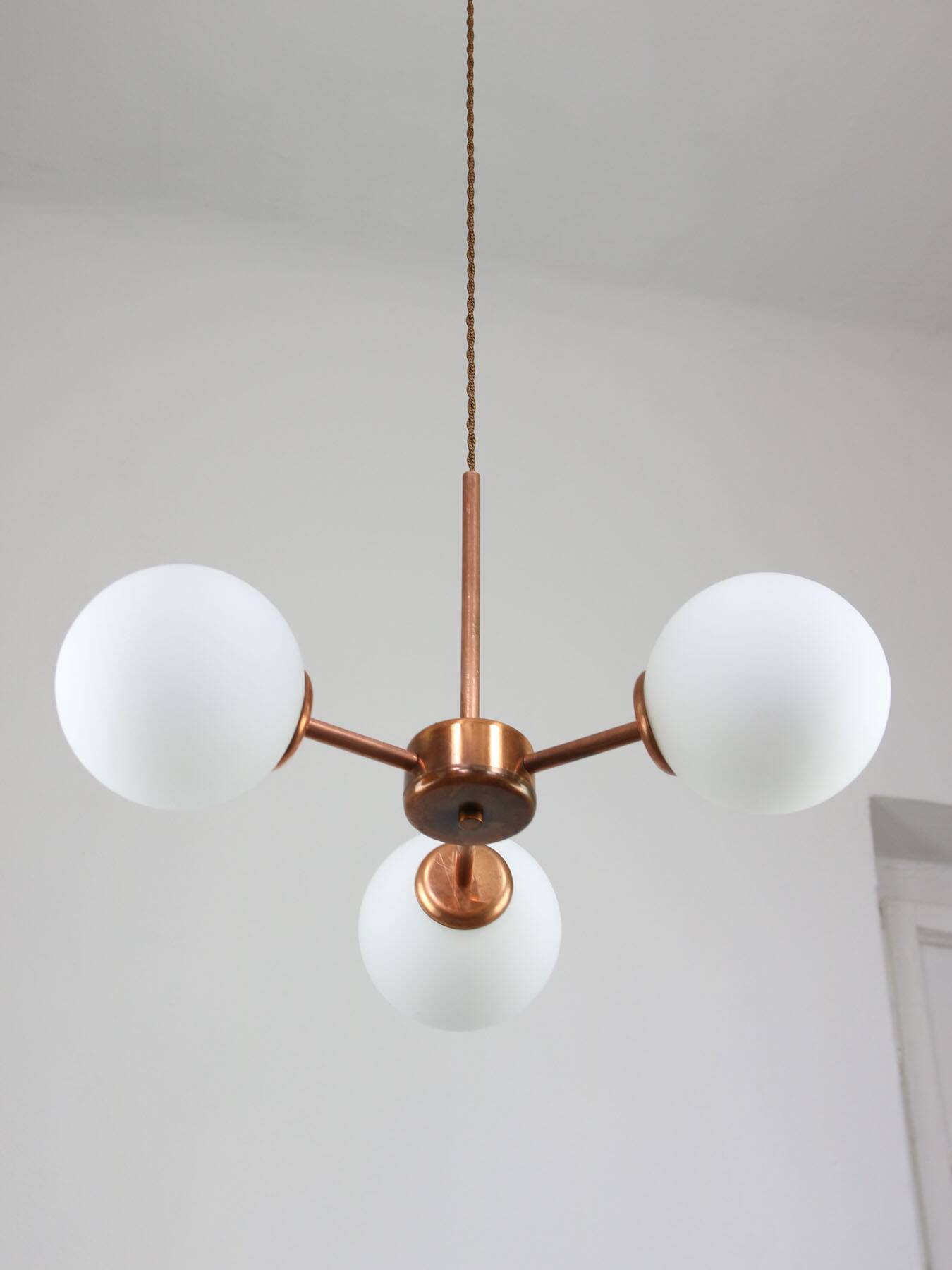 Mid-Century Modern Italian Chandelier in Copper and Opaline Glass, 1960s
