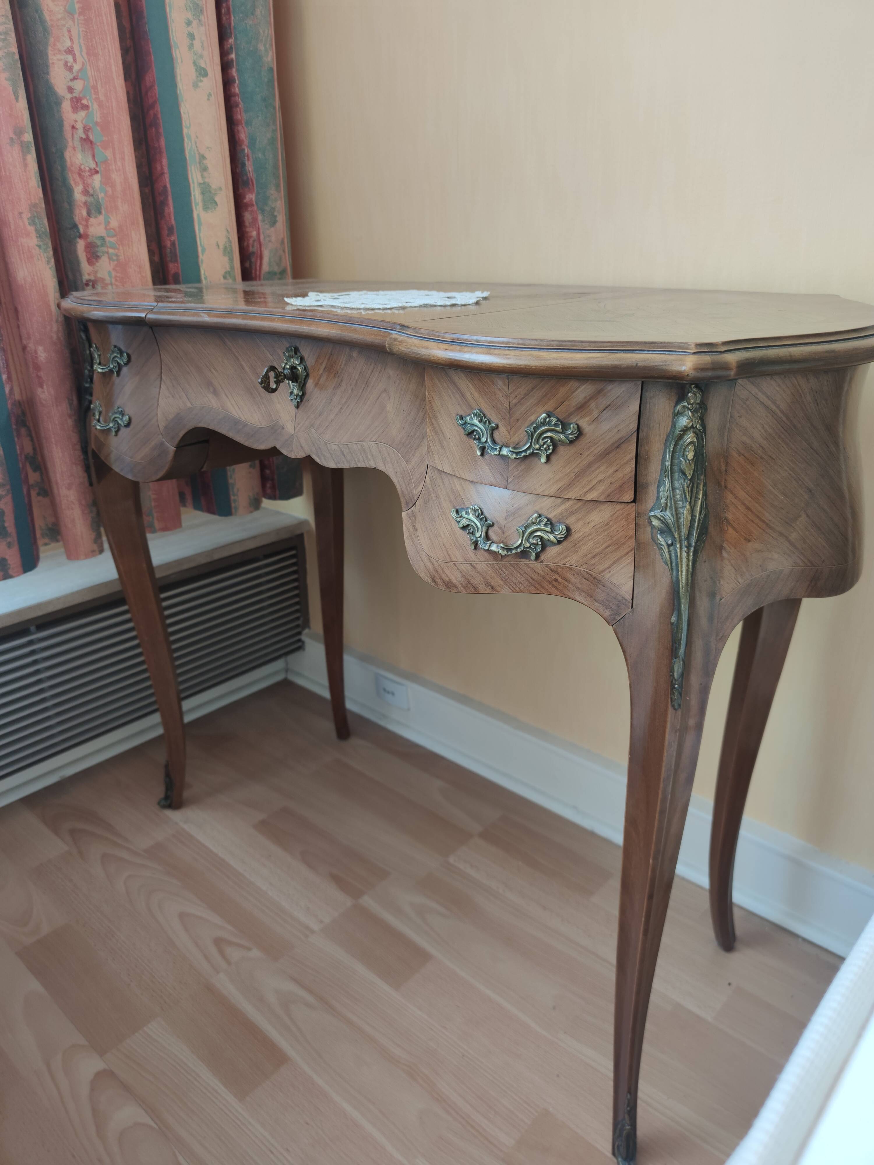 Inlaid dressing table with lifting mirror – Louis XV style, precious wood