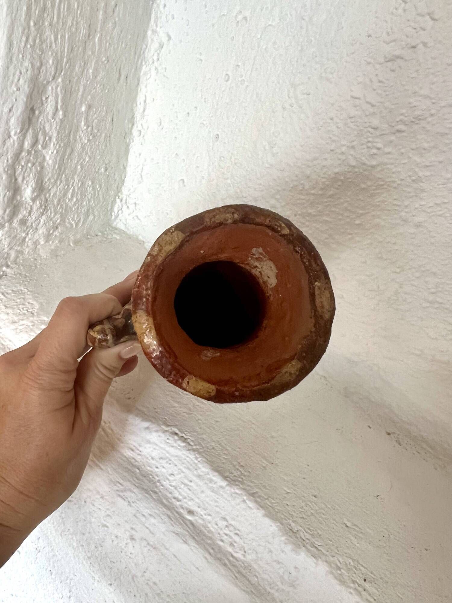Ancien vase en poterie berbère traditionnelle kabyle