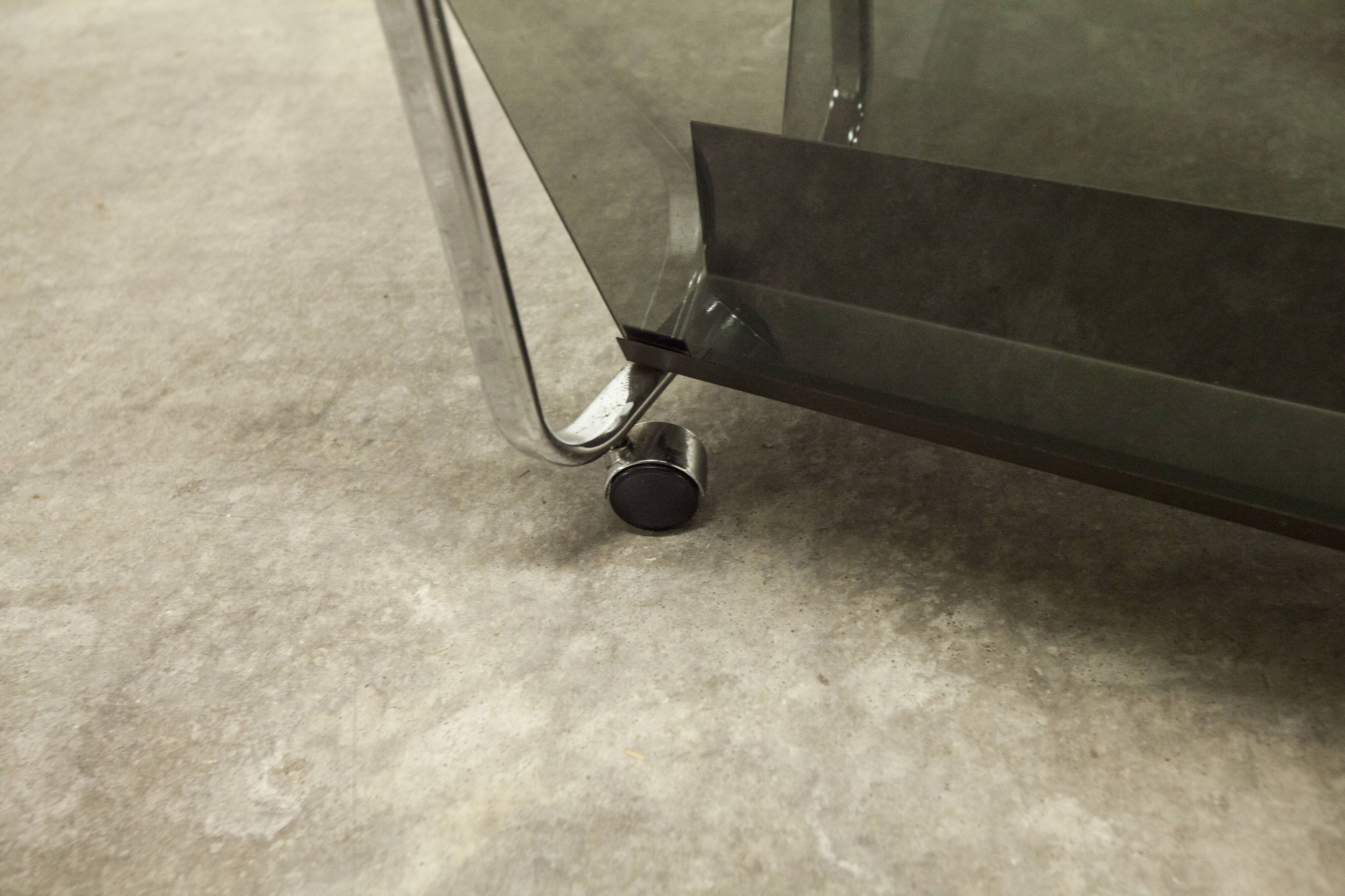 Serving Echts Kristall Spiegelglas Parsol 1980 smoked glass and chrome