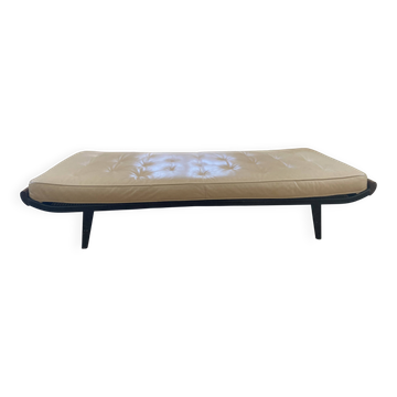 Day bed