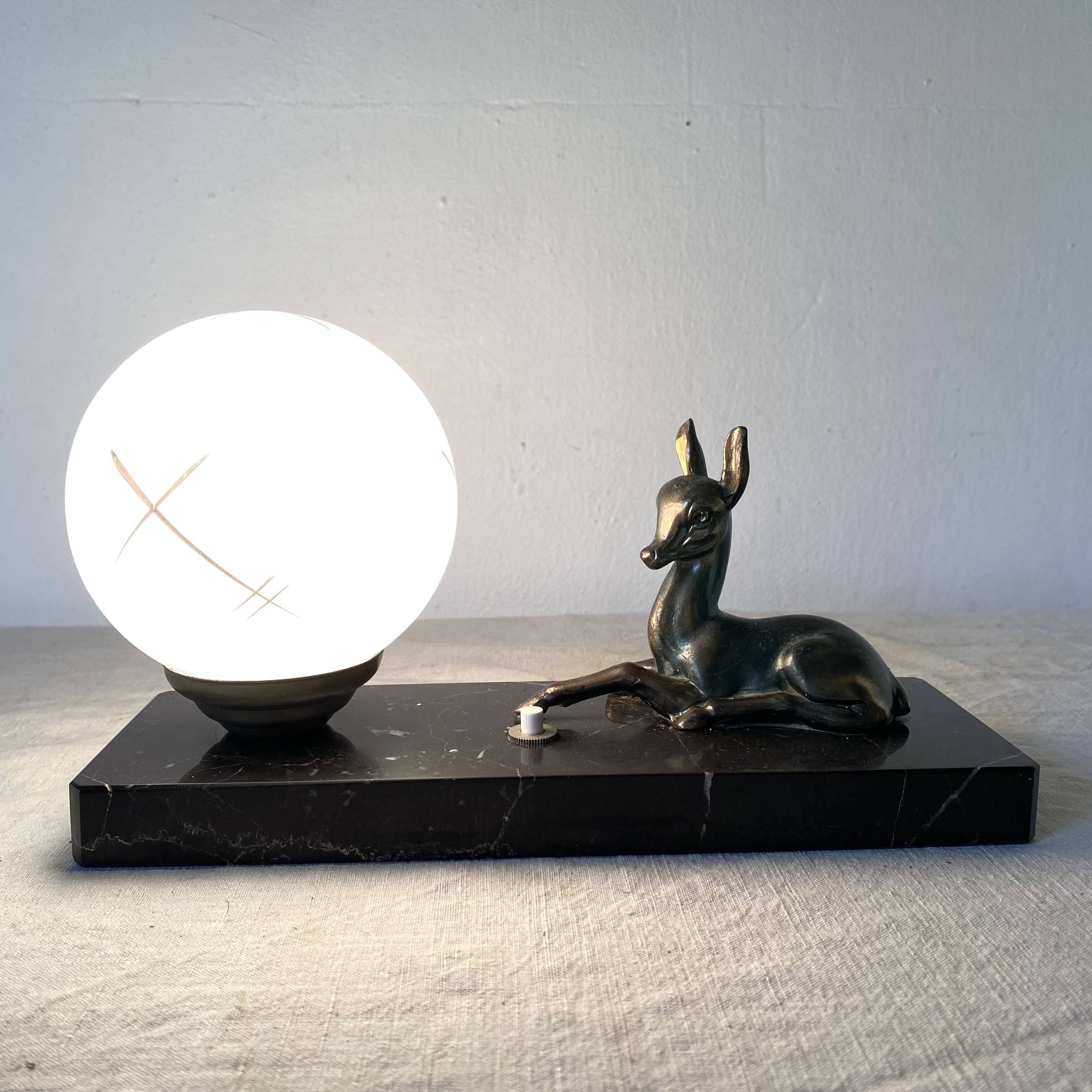 Lampe veilleuse art déco marbre et faon en régule
