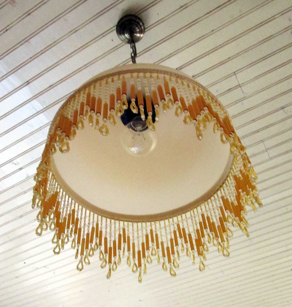 Satin glass suspension with bangs