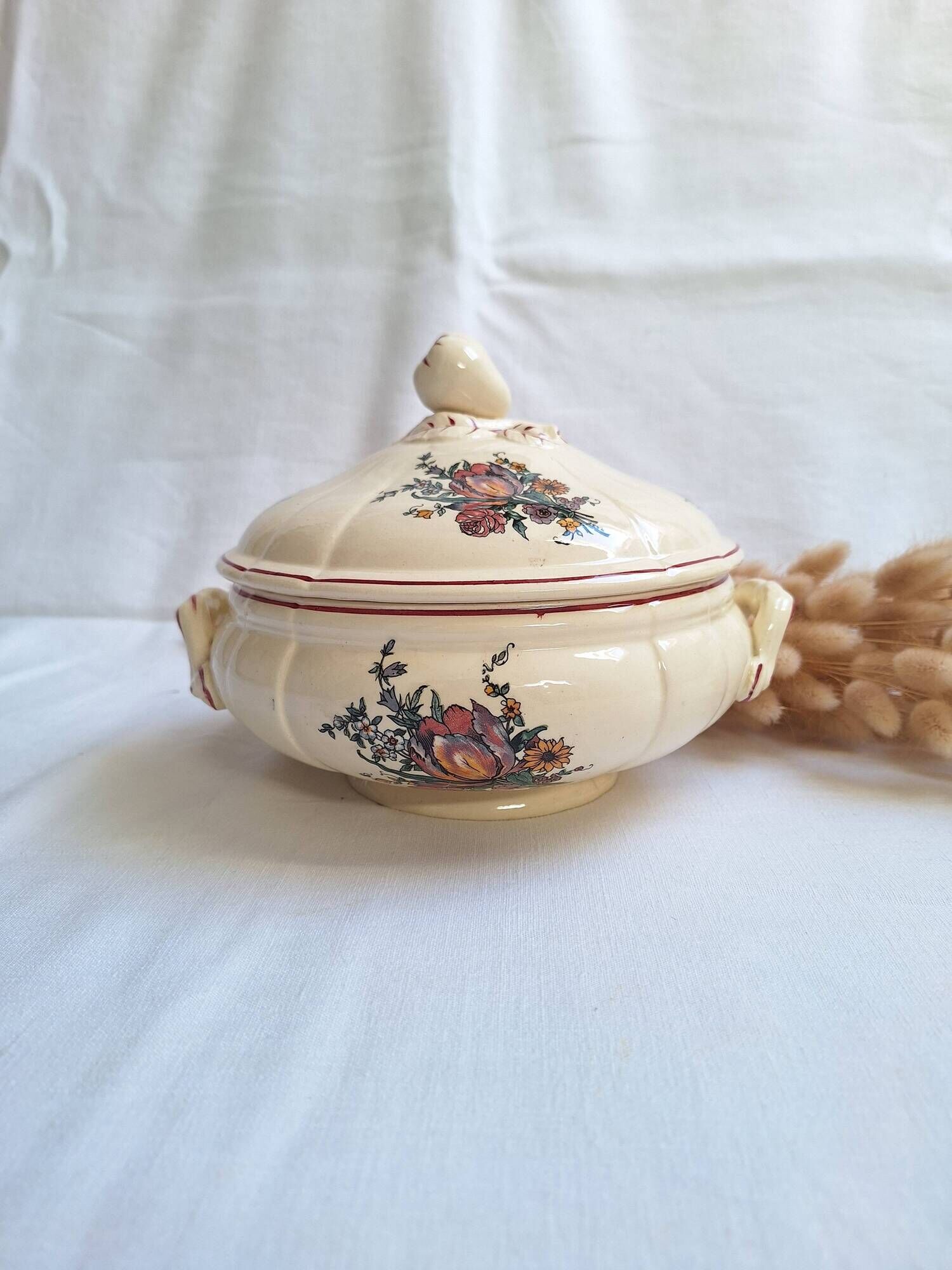 Soup tureen / Vegetable dish Digoin Sarreguemines Model Lorraine