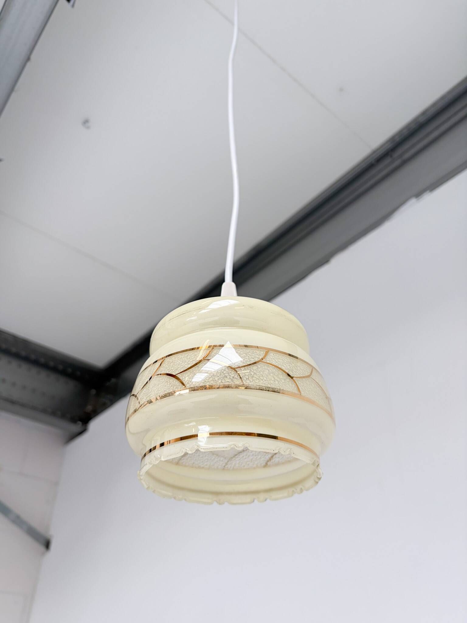 Evoking memories and enjoying a major comeback: this beige-colored glass ce