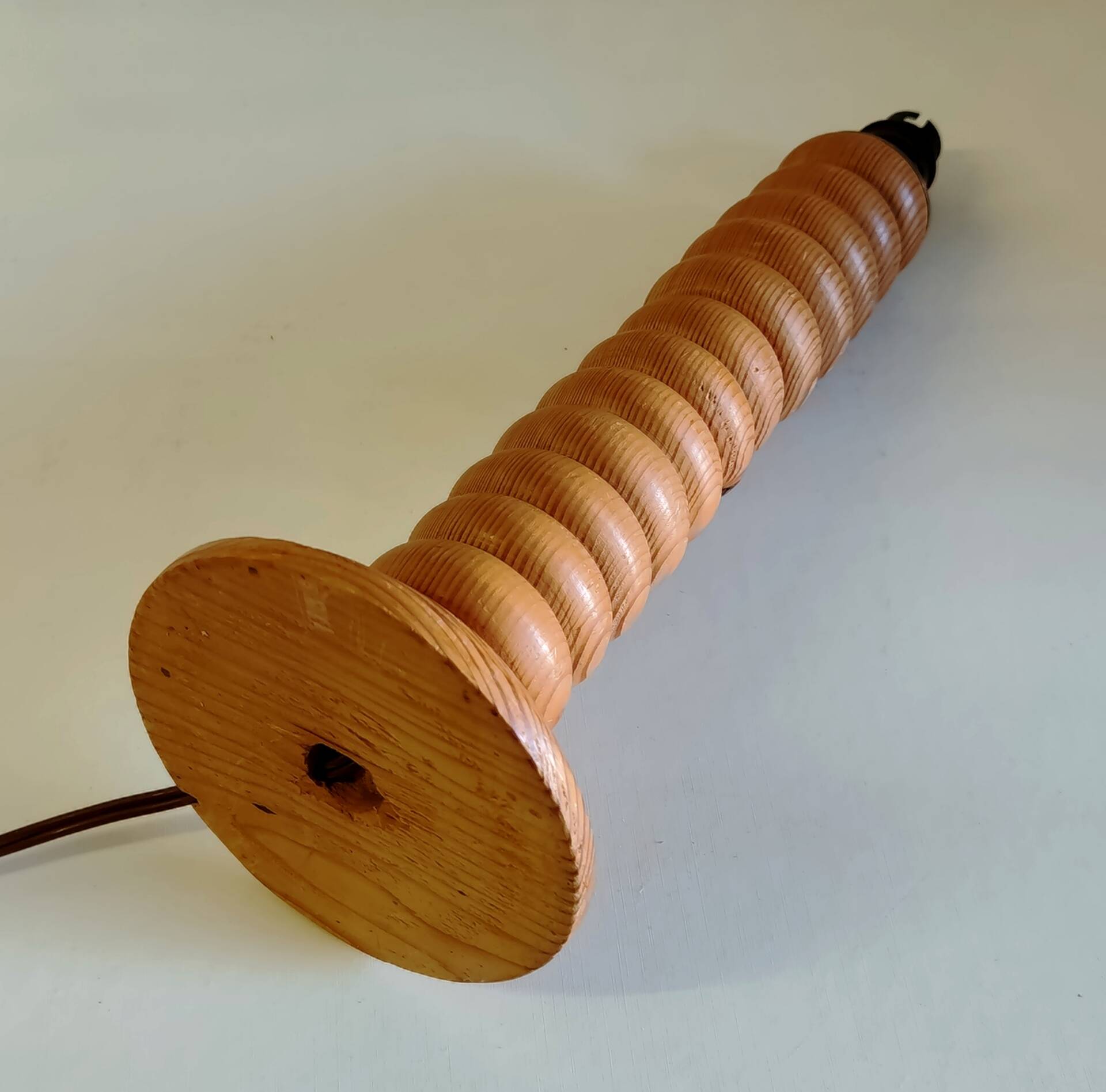 Table lamp base in solid wood, Scandinavian style - mid 20th century.