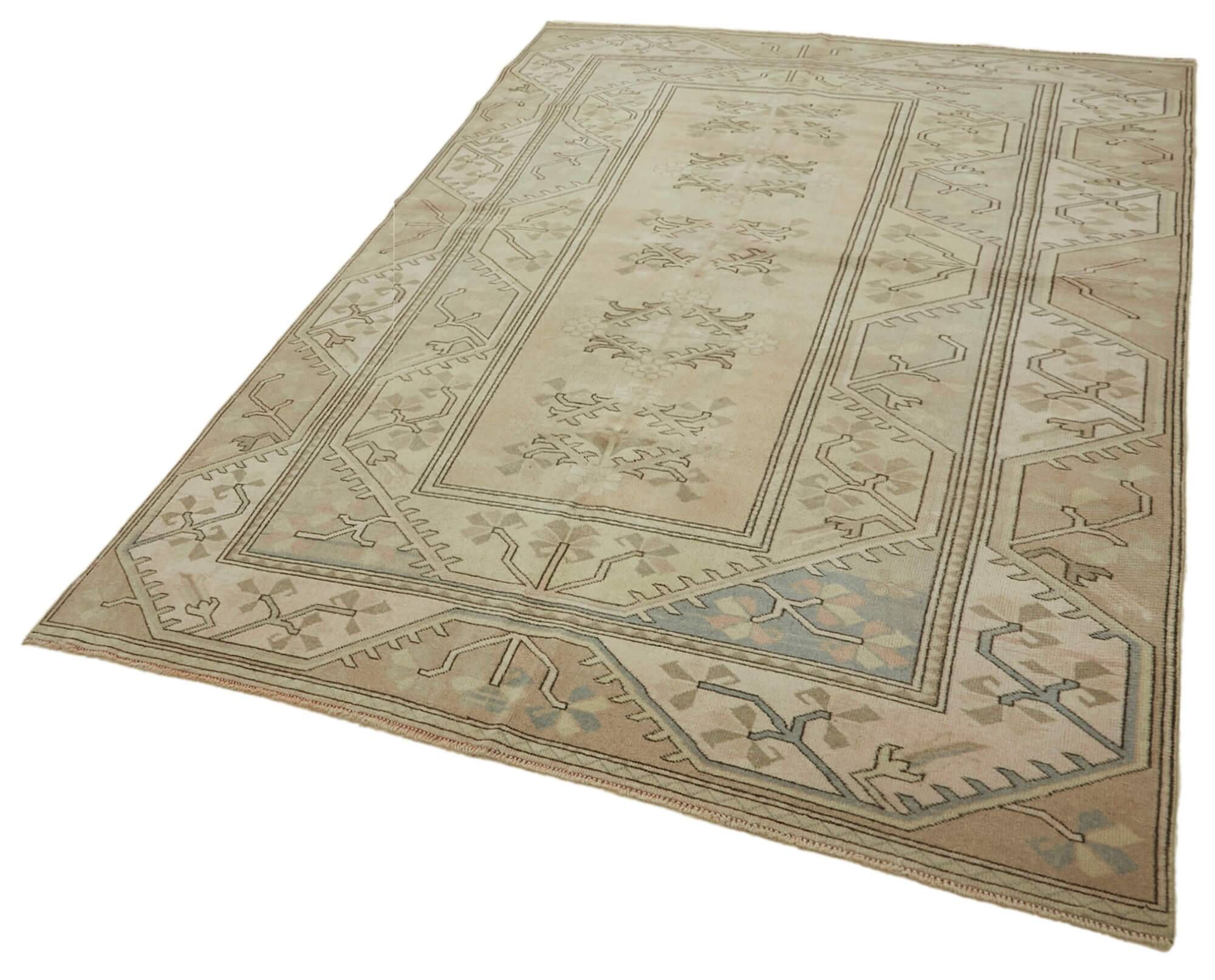 Turkish Vintage Anatolian Rug 195 cm x 278 cm