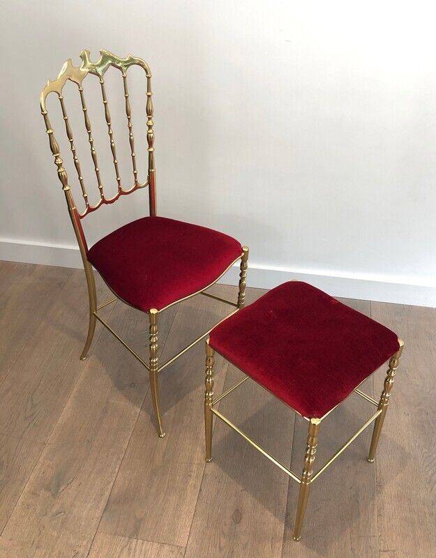 Chaise et tabouret Chiavari en laiton et velours. Vers 1940