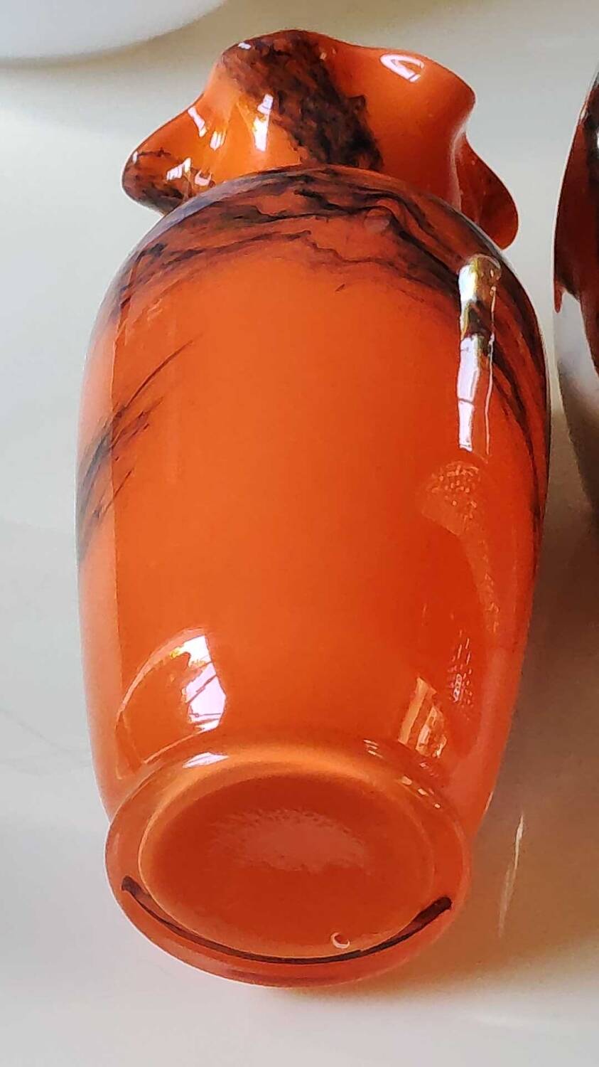 Corolla floral base. In blown Art glass, Murano Italy style. Black plumes of smoke. High 24 cm