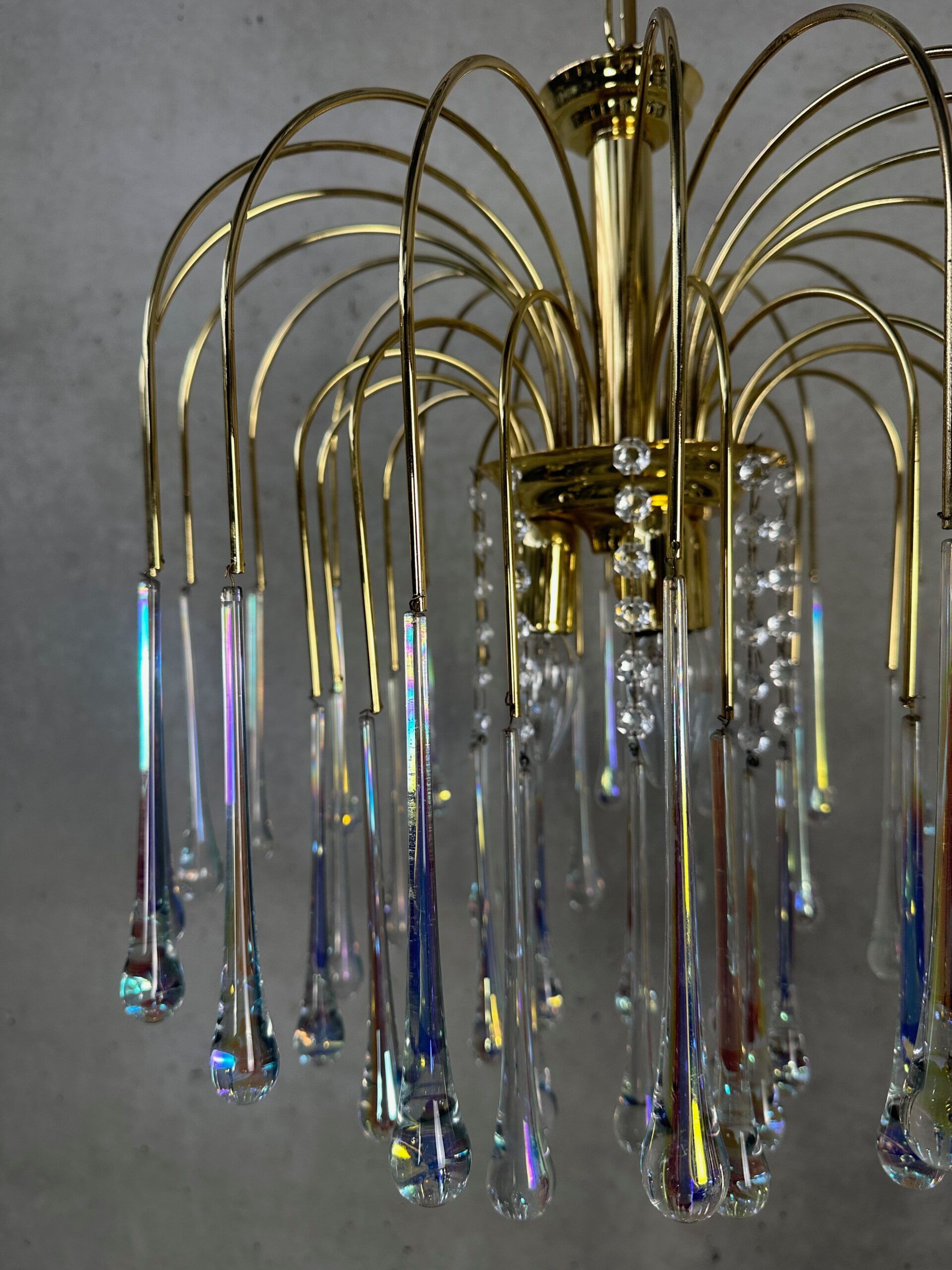 Chandelier en goutte d'eau de style Hollywood Regency – Massif