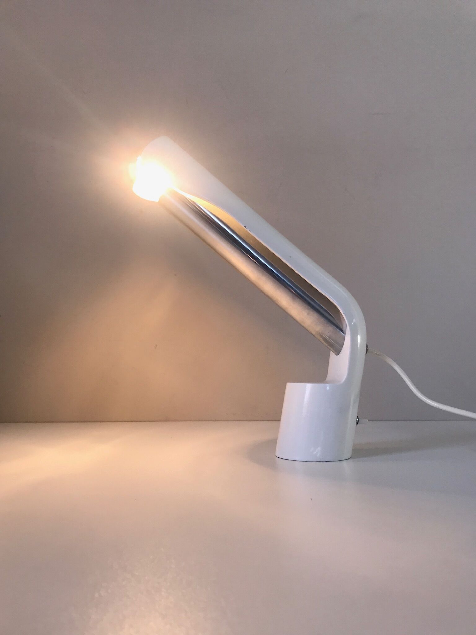 Pugno 2545 Richard Carruthers lamp for Fontana Arte 1971