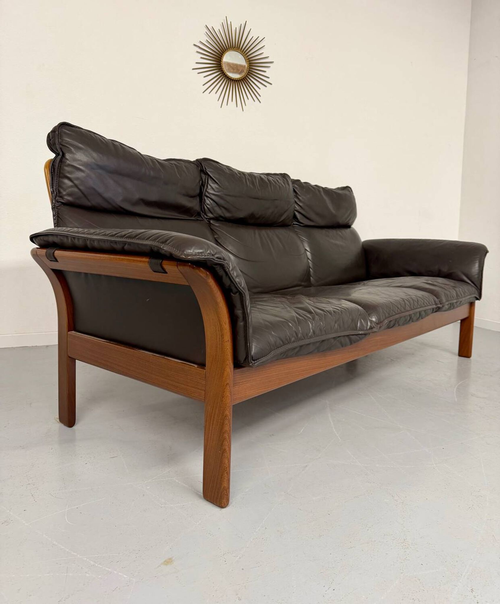 Vintage black leather Dreipunkt Scala design 3-seater sofa in teak.