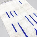 Ecru Beni Ouarain Berber rug with Majorelle blue patterns, 2.60x1.47m