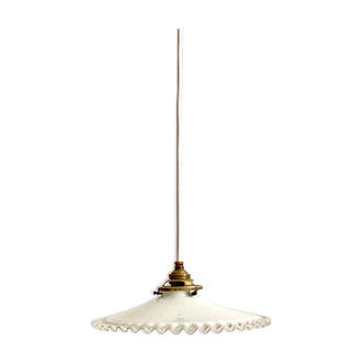 Crenellated opaline suspension