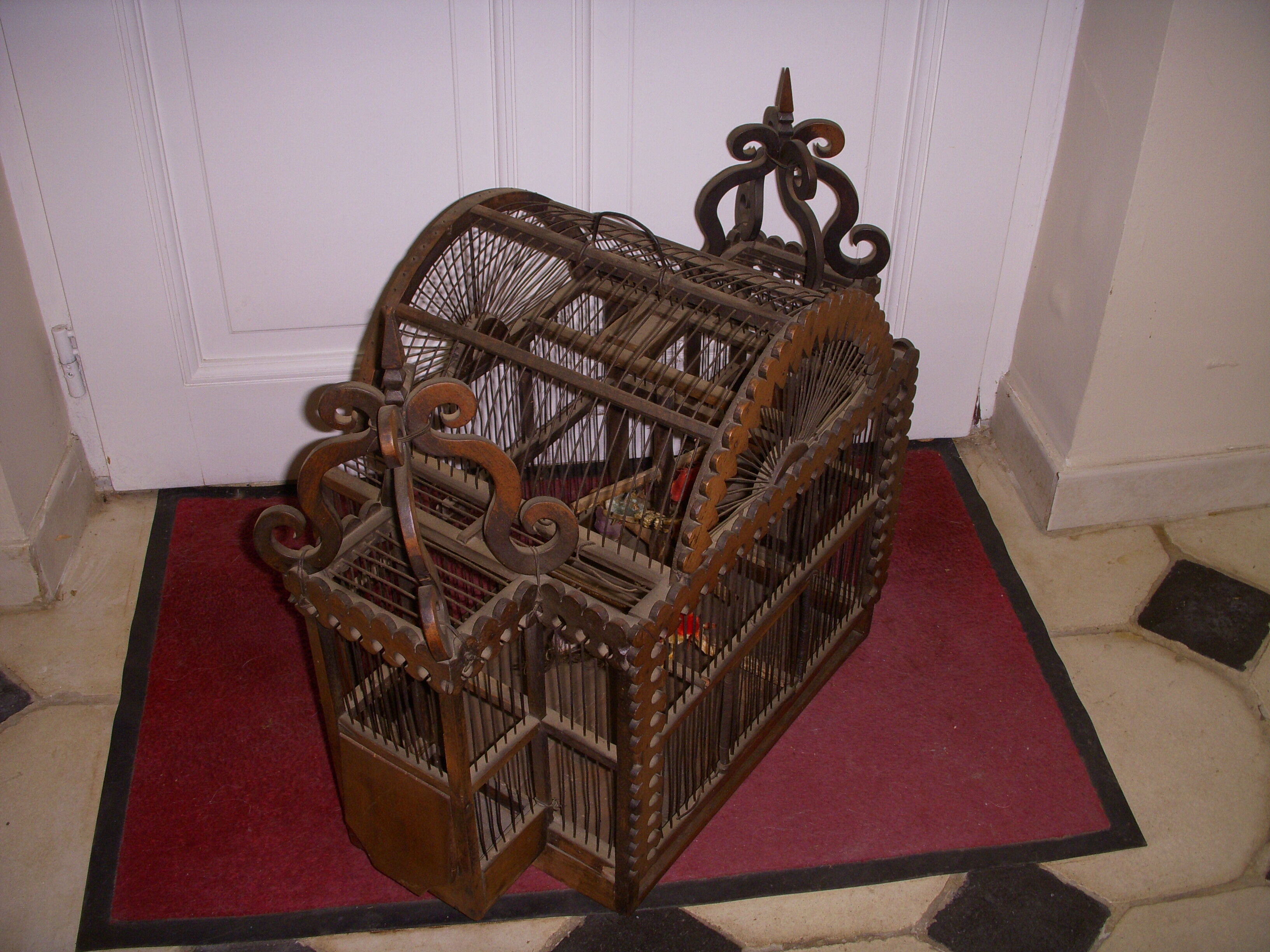 Cage has birds old XVIIIth