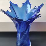 Large murano vase in blown art glass, cobalt blue. star shape. dim 30 x 22 cm