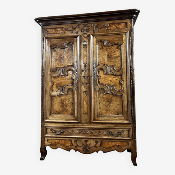 Armoire en noyer et ronce de noyer d’époque louis xv xviii eme siècle