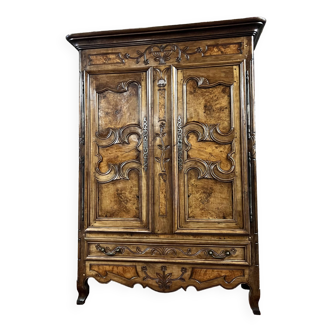 Armoire en noyer et ronce de noyer d’époque louis xv xviii eme siècle