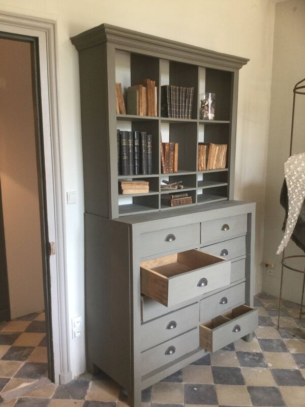 Bibliothèque ancienne avec tiroirs