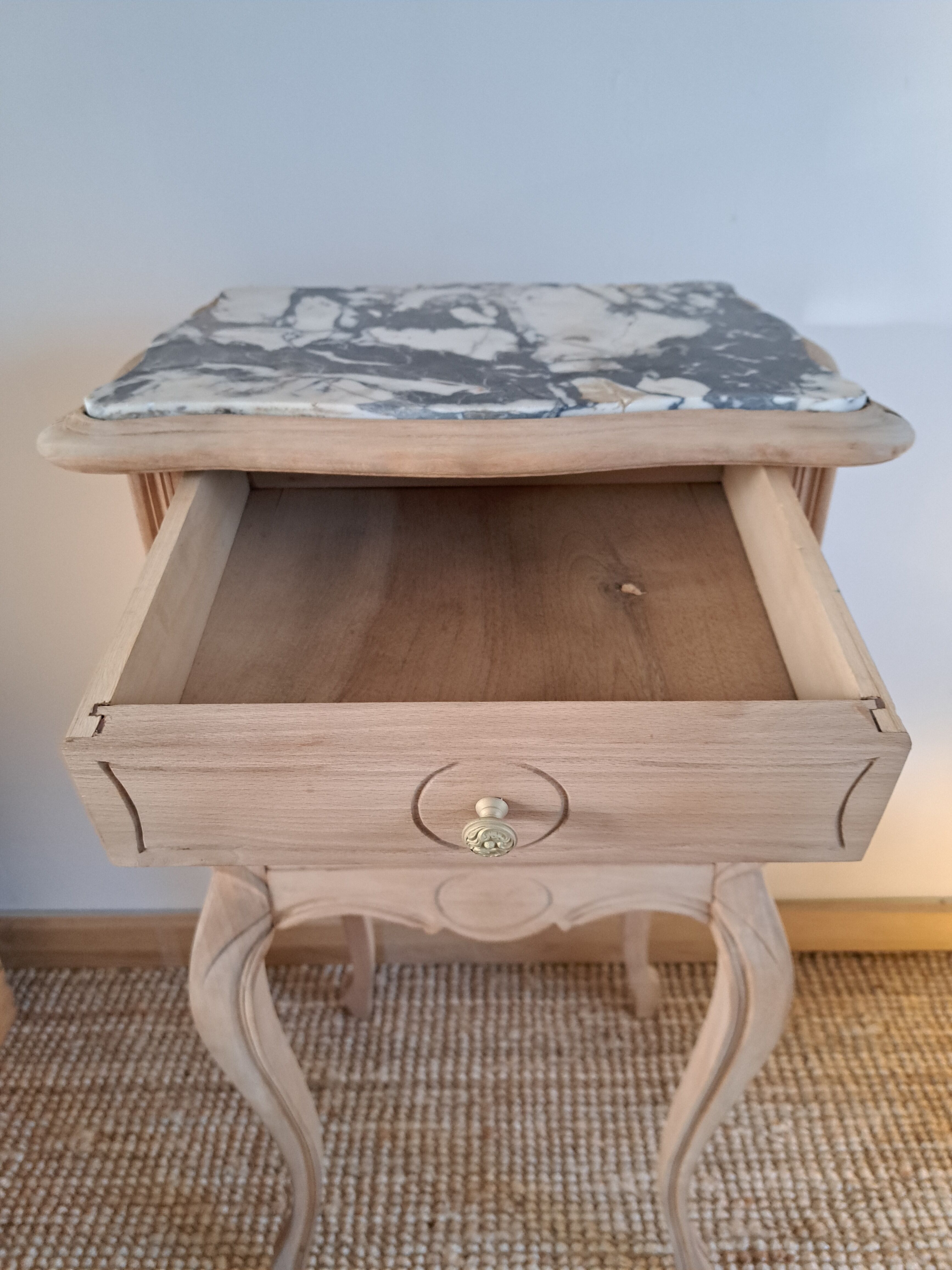 Table d'appoint chevet de style louis XV bois clair