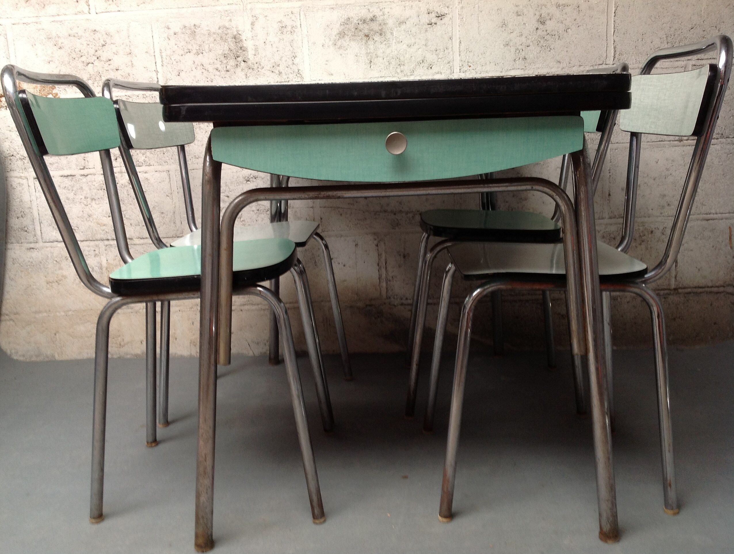 Table formica et ses 4 chaises vert menthe