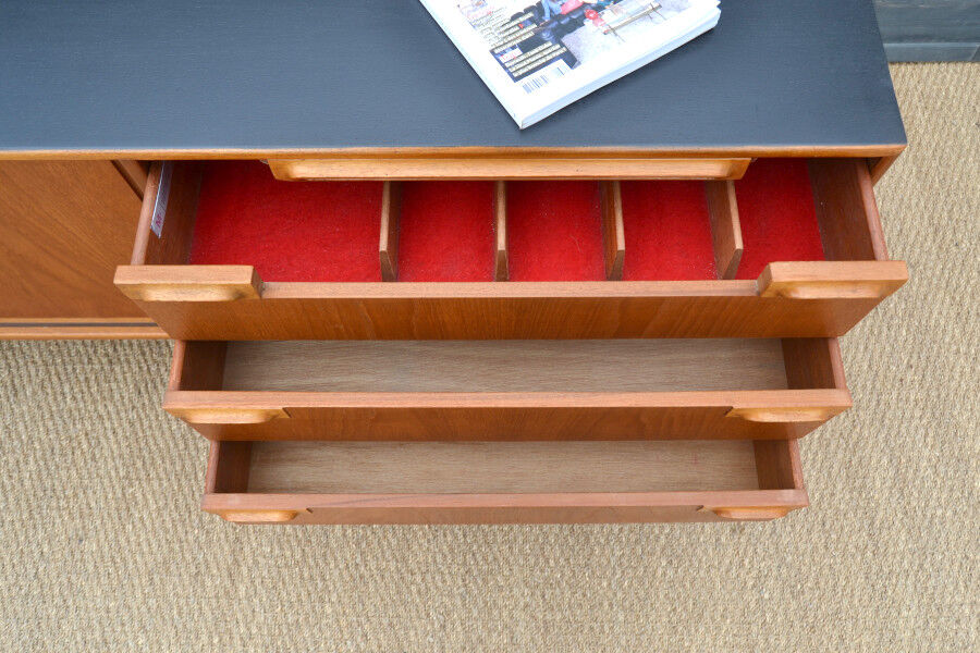 Enfilade par McIntosh – plateau noir * 200 cm