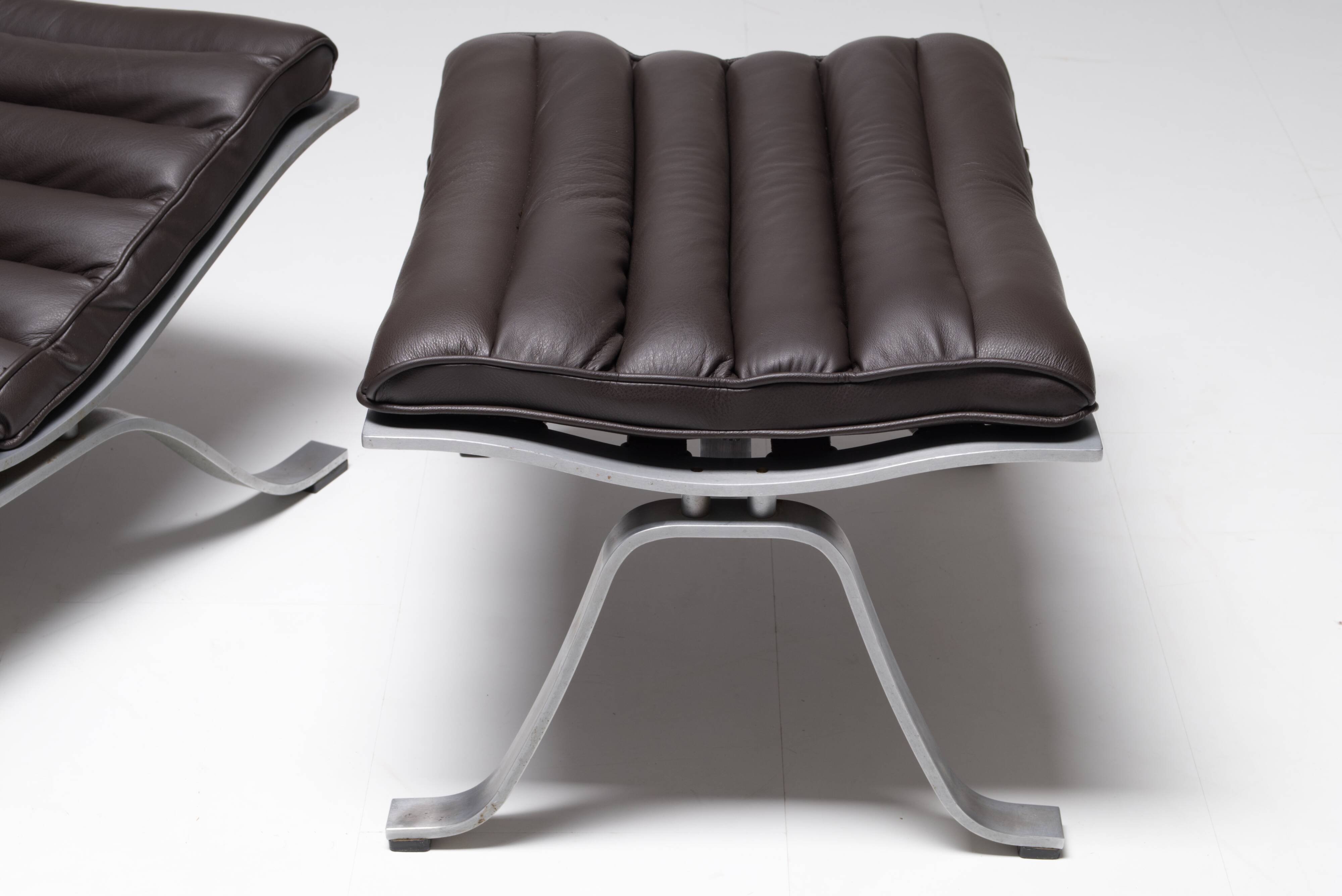 Ari chairs and ottoman