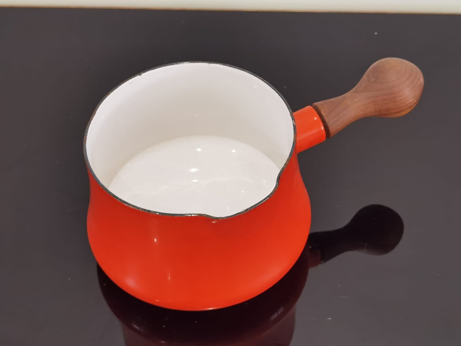 Red casserole DANSK DESIGNS in enamelled metal IHQ 60s