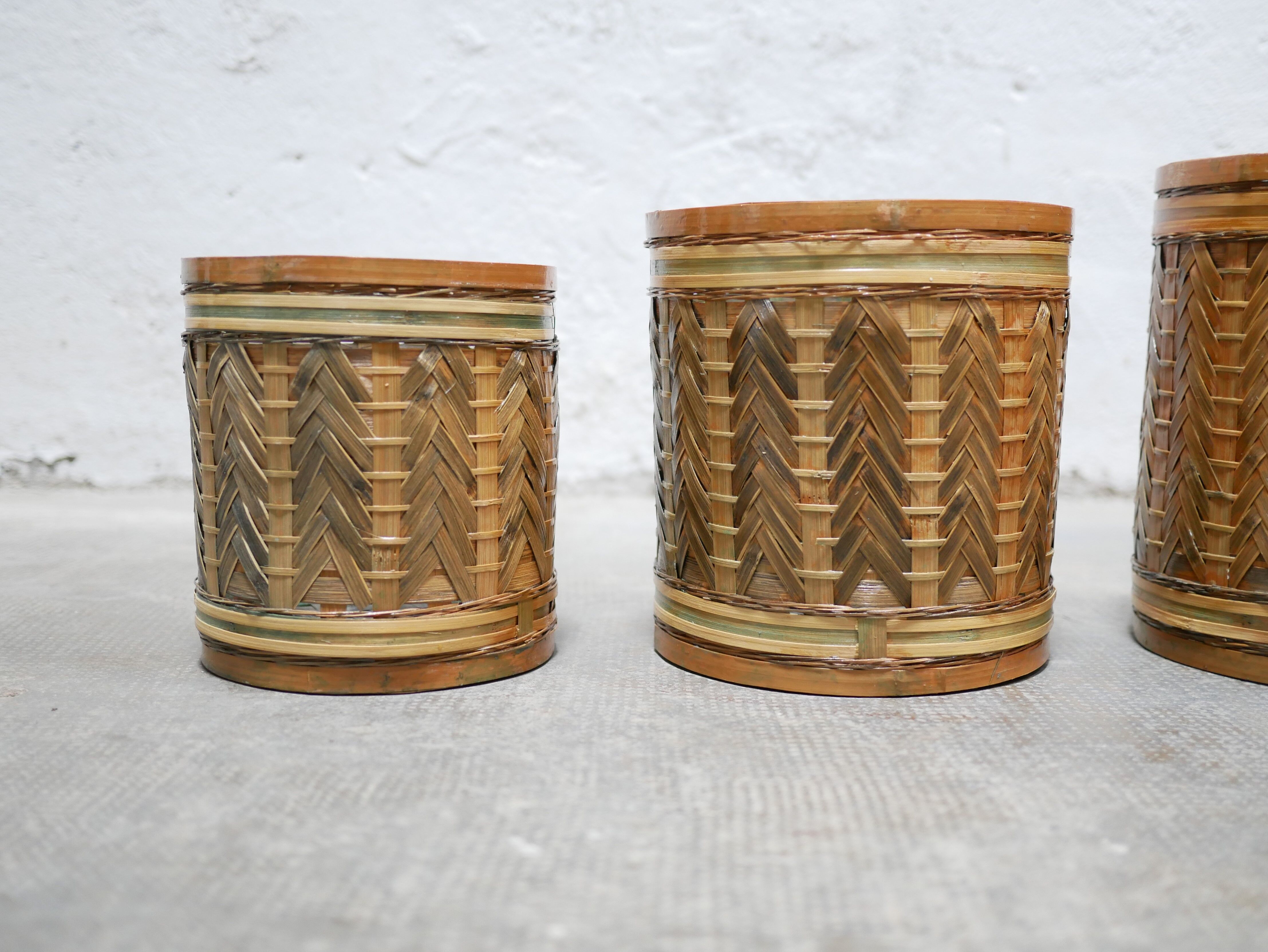 Série de 4 cache-pots corbeilles vintage en rotin