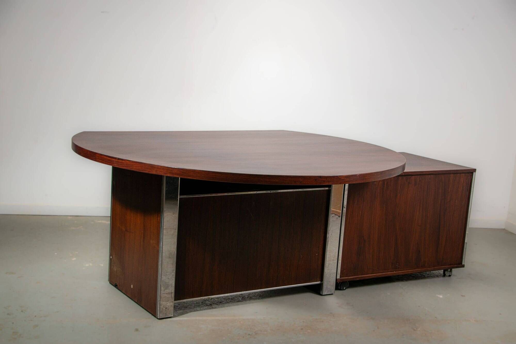 Galileo series executive desk designed by Ennio Fazioli for MIM Roma