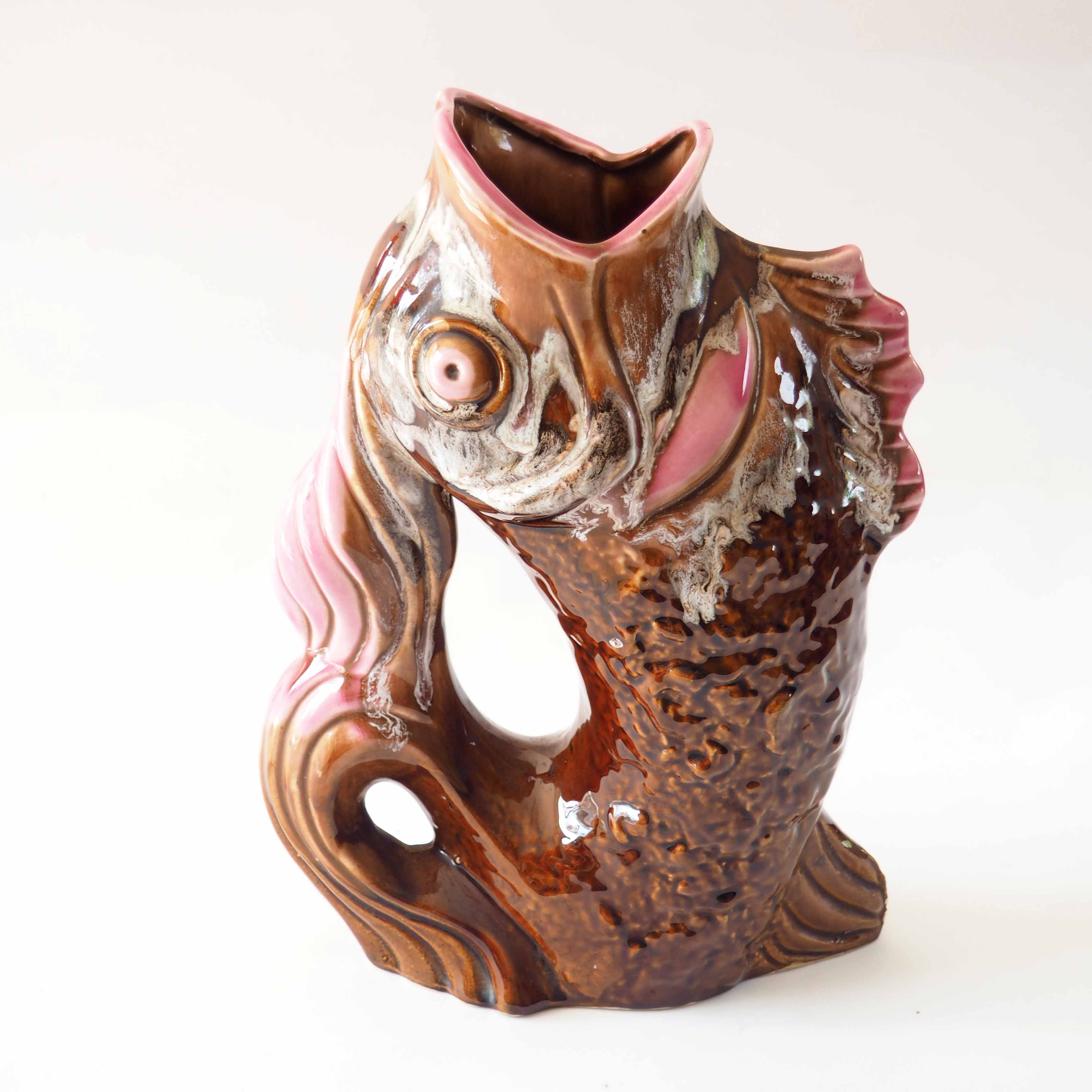 Fish vase pitcher slurry