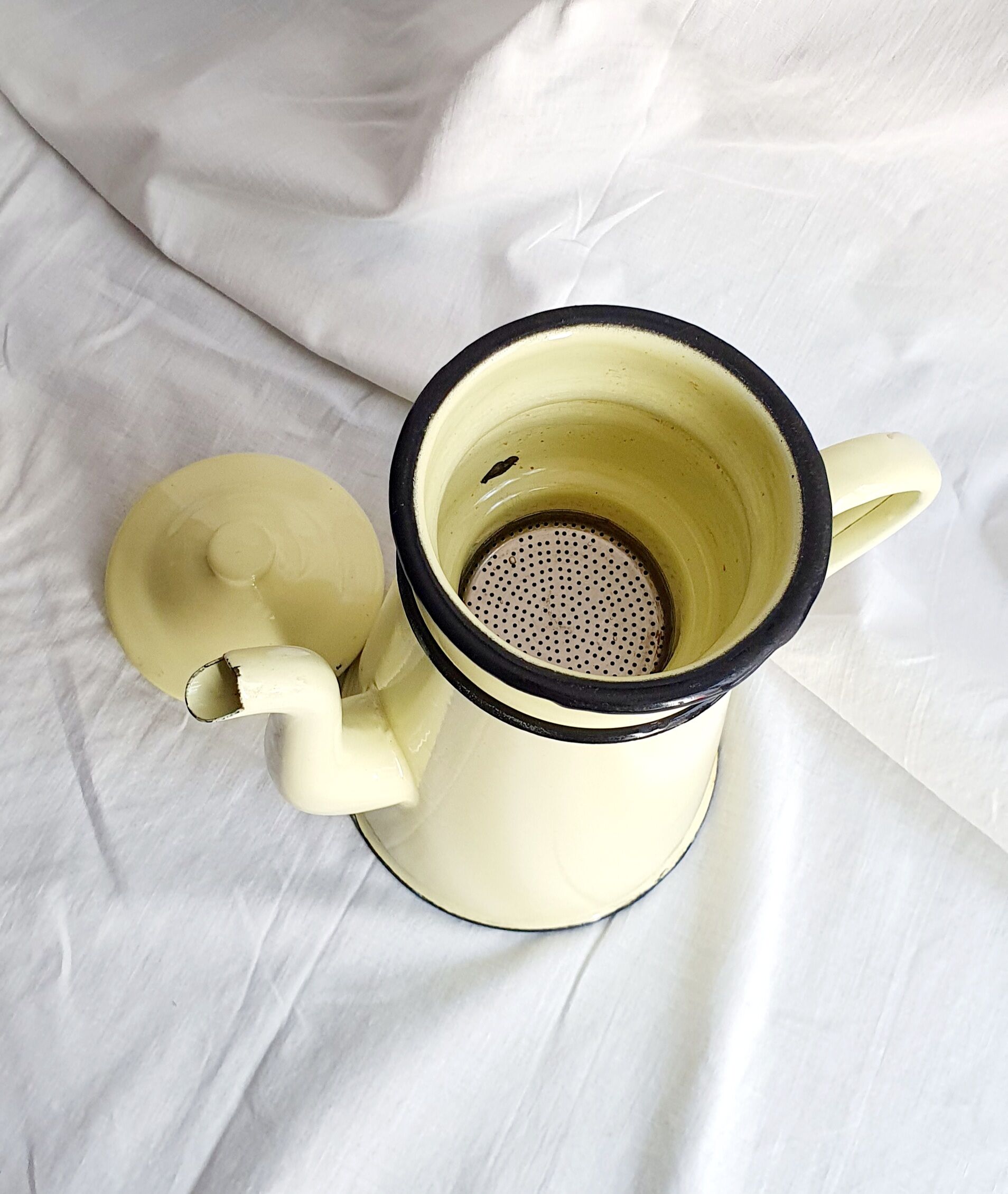 Vintage yellow enamelled coffee maker