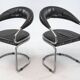 Paire de chaises en chrome et simili cuir par Giotto Stoppino. Italie années 1970.