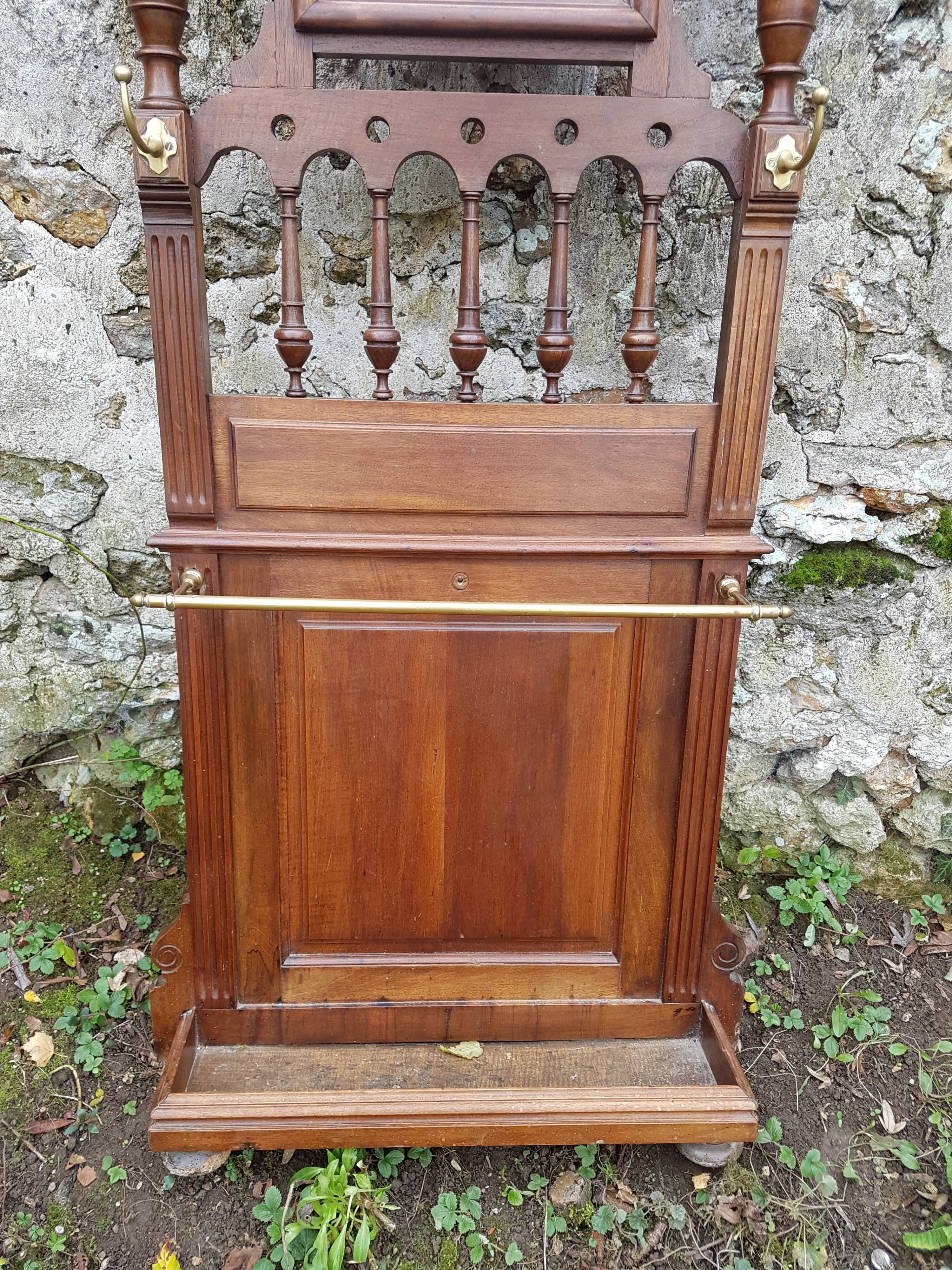 Cloakroom coat rack wall, former
