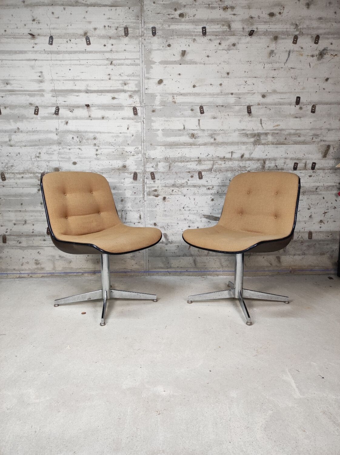 Paire de fauteuils Randall Buck