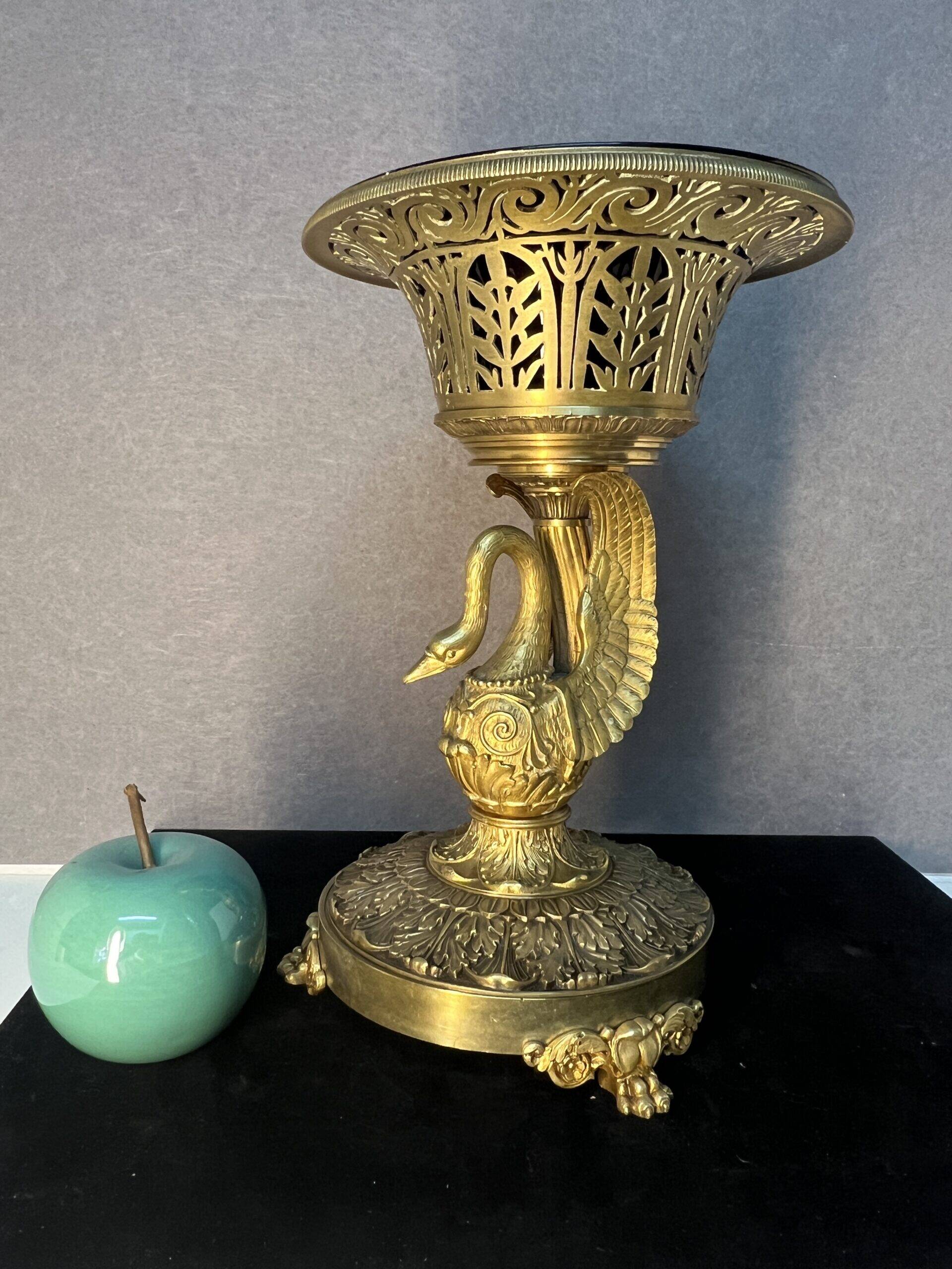 Très belle et ancienne coupe Empire DLG de Pierre-Philippe Thomire, décor de cygne
