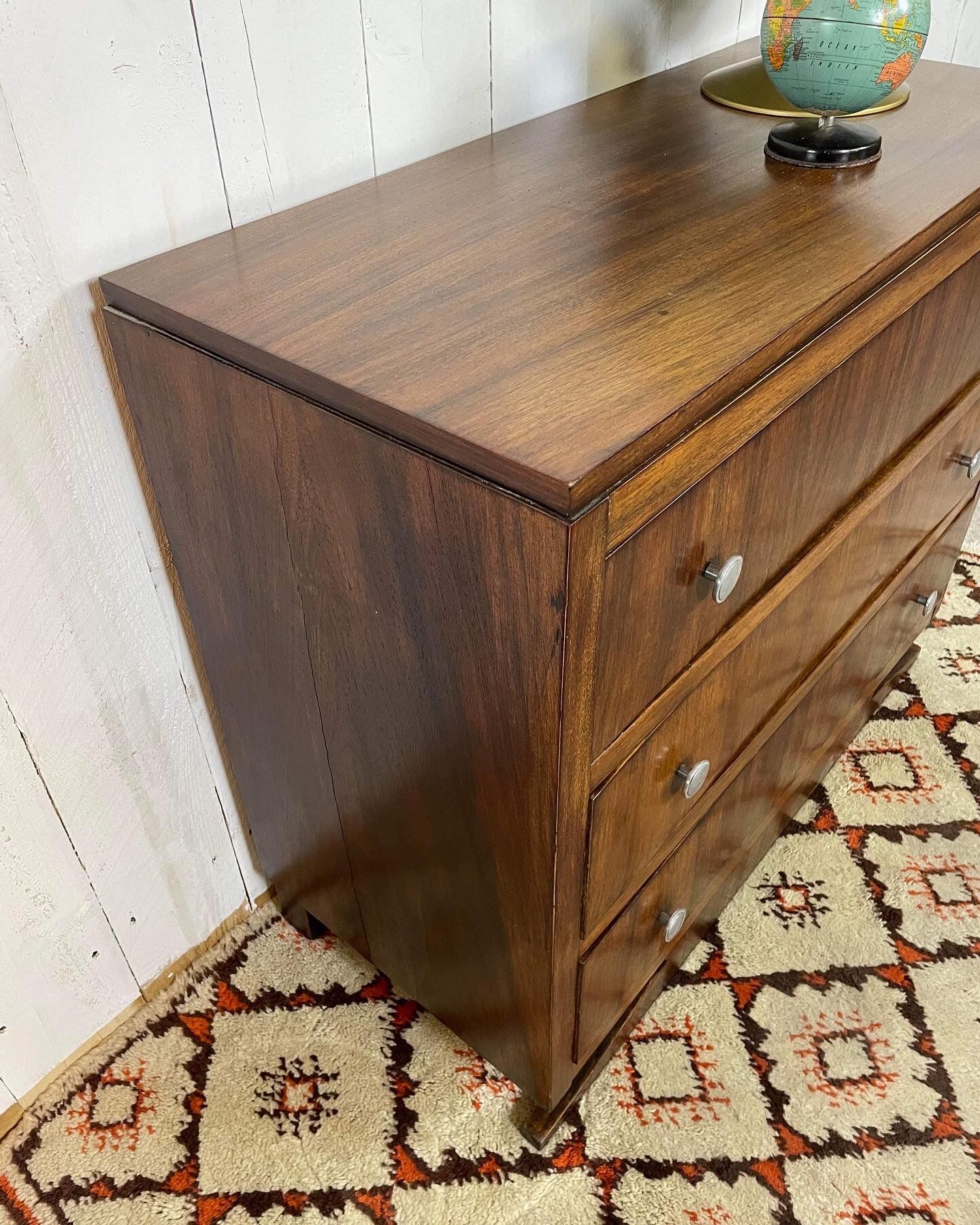 Art deco chest of drawers