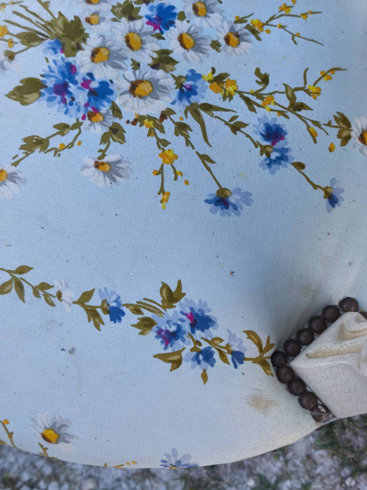 Pair of Louis XV style cabriolet chairs with a patina – floral fabric