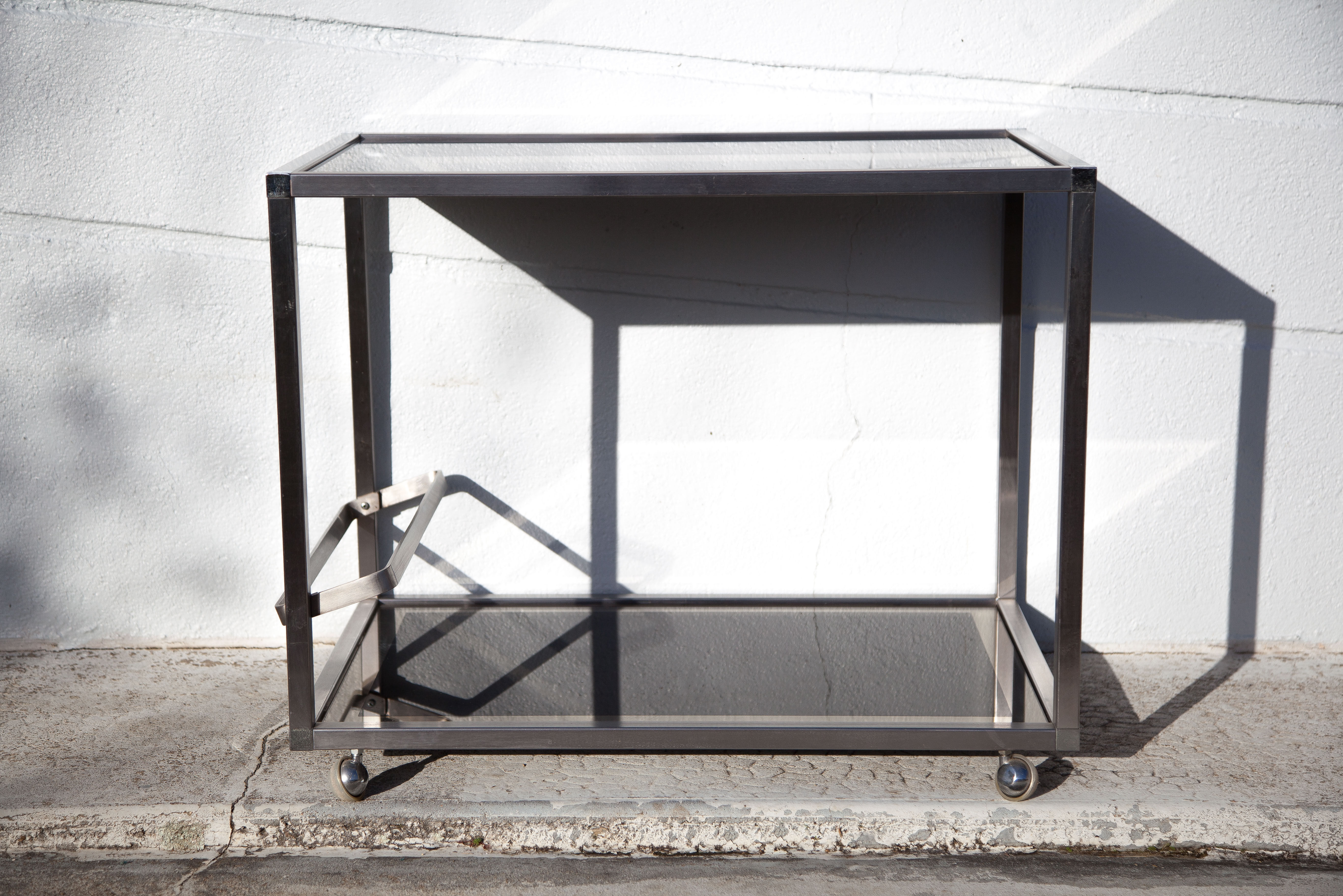 Serving glass mirror and vintage chrome, trolley with wheels, rolling bar, design bauhaus