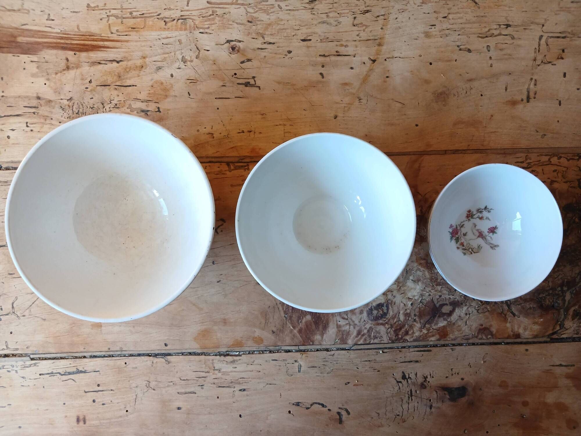 Set of 3 white and gold antique bowls - porcelain cups
