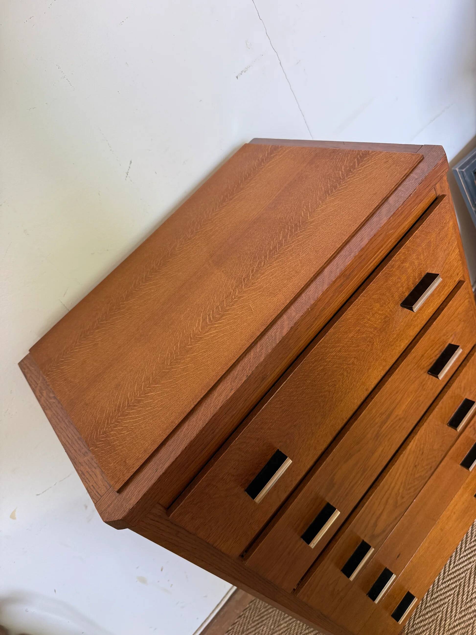 Vintage oak chest of drawers with oak veneer