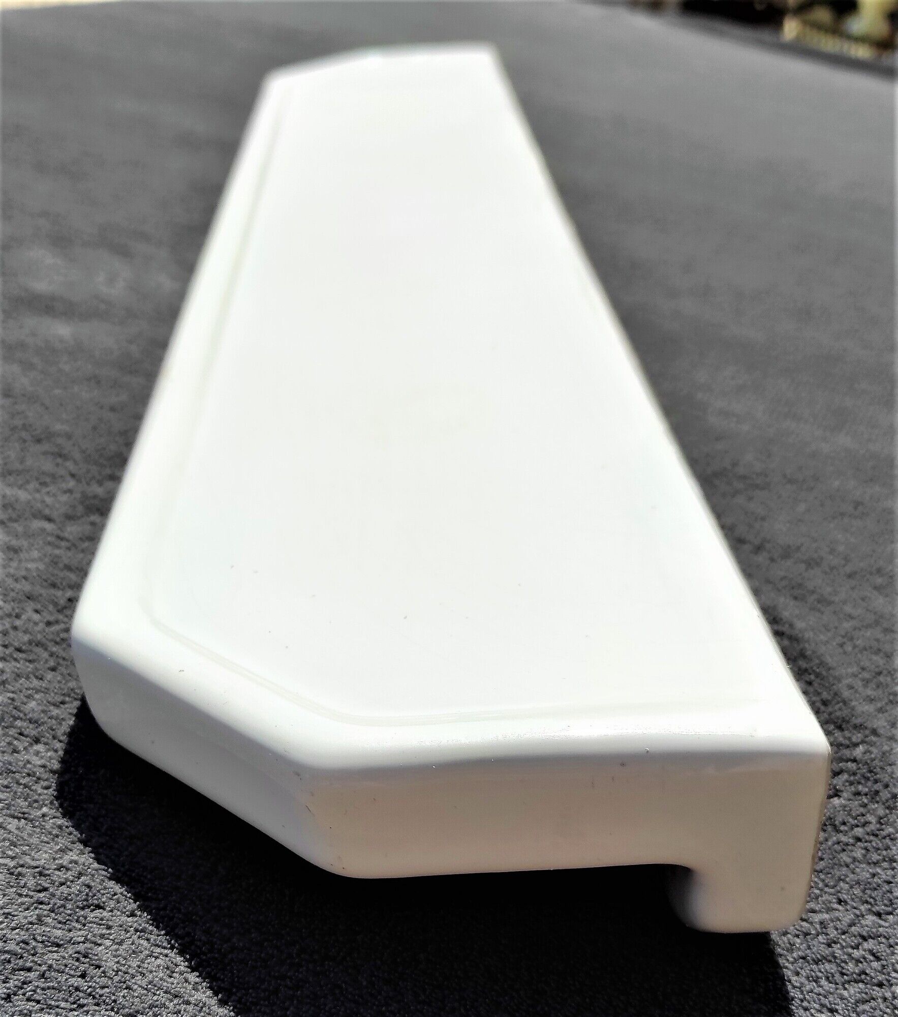 Old shelf of great length / shelf in white Art Deco porcelain