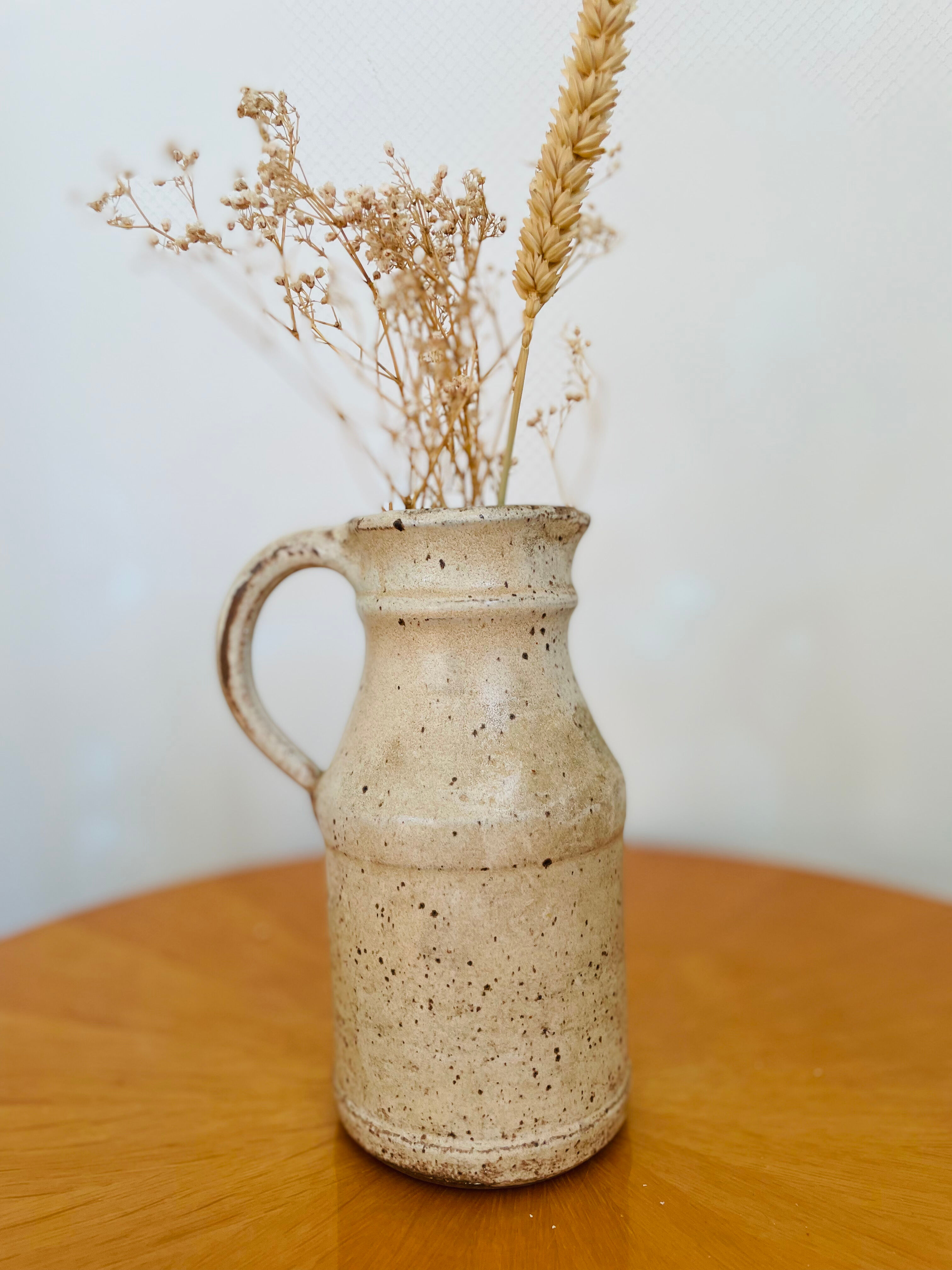 Pitcher in speckled sandstone bois de laud