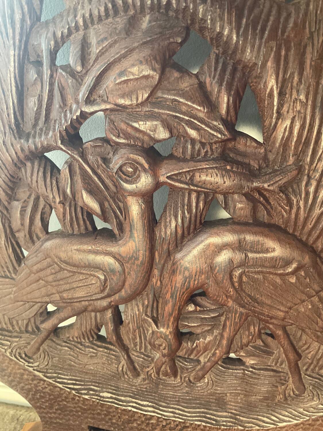 Chaise vintage à palabre en bois sculpté