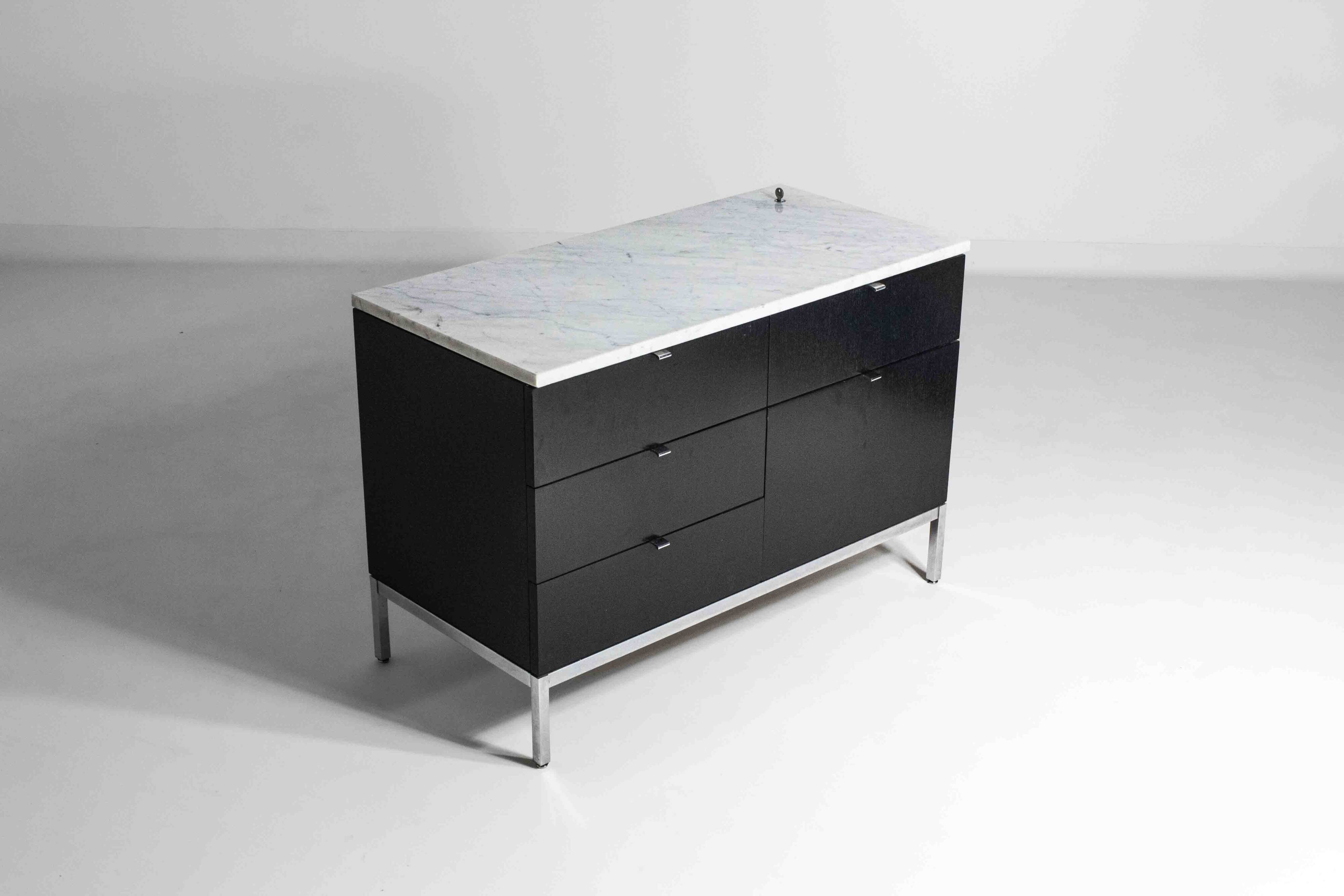 Meuble d'appoint exécutif avec serrure par Florence Knoll, 1970