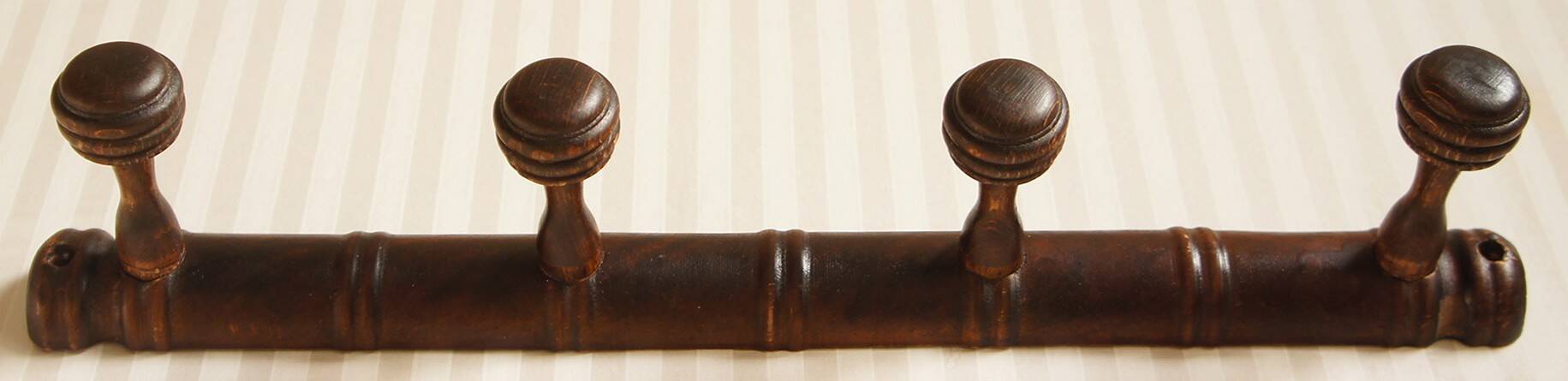 Bamboo-style wooden coat rack/wall hook