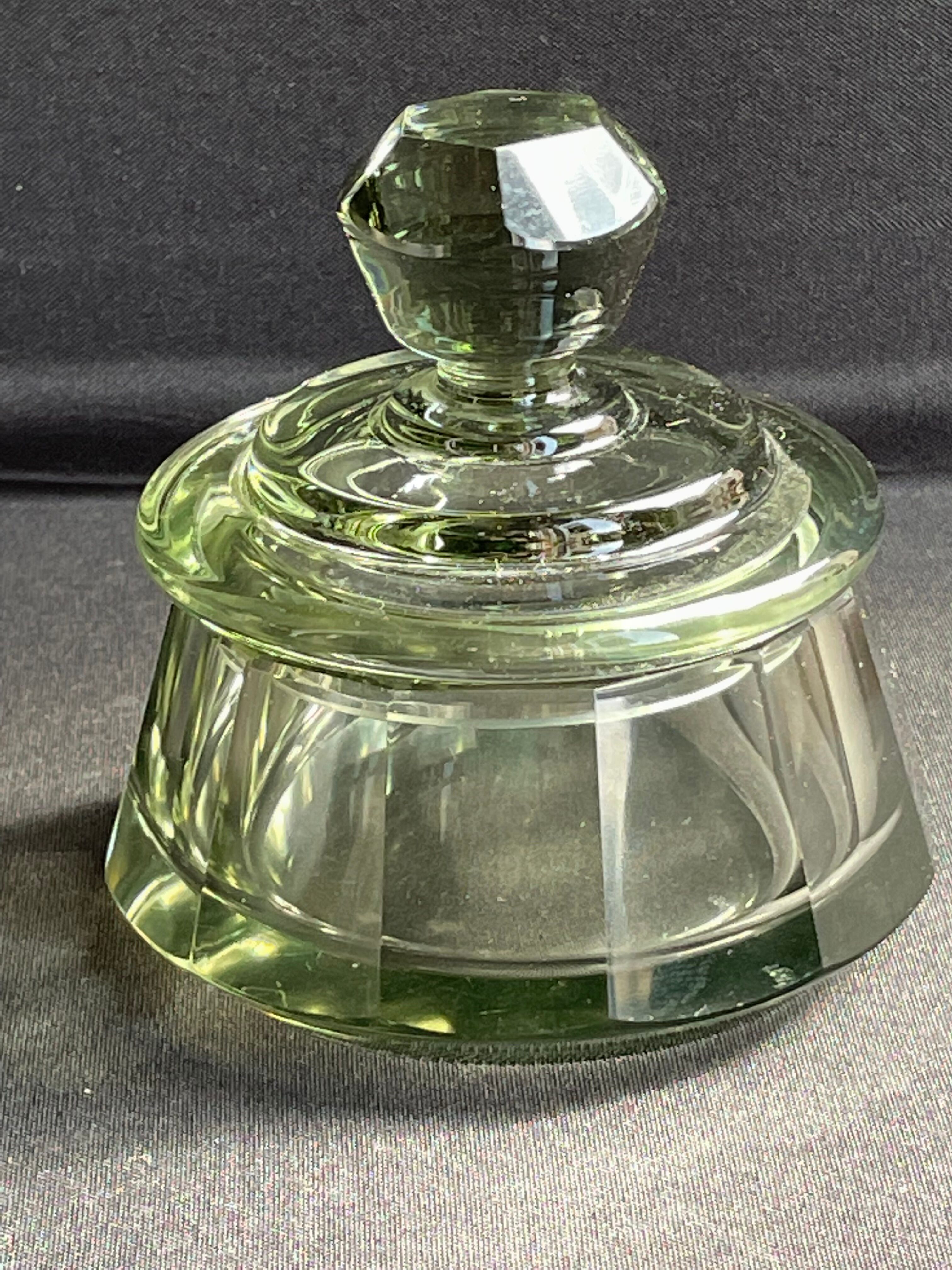 Powder magazine or candy maker made of cut crystal